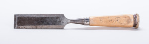 Carpenter tools: Hand wood chisel
Source: https://commons.wikimedia.org/wiki/File:Hand-wood-chisel-01.jpg
Attribution: CEphoto, Uwe Aranas